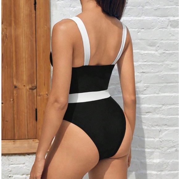 Color Block Cheeky Bottom Beach One piece Monokini - Picture 5 of 6